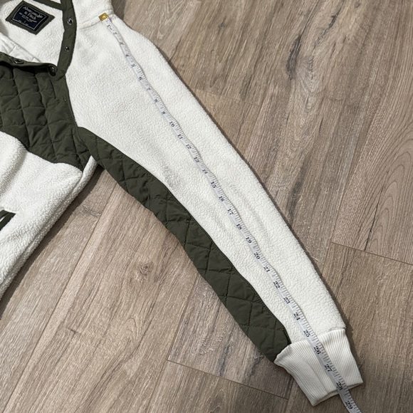 Abercrombie & Fitch White and Green Sweatshirt - Picture 7 of 11